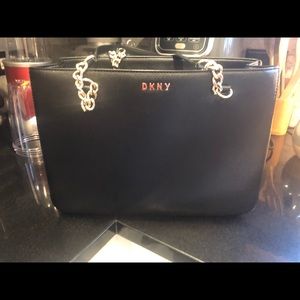 Brand new black DKNY purse never used. Very cute stylish bag!